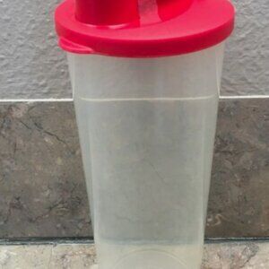 Tupperware Tumbler 2C w Red Seal
